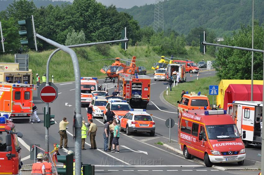 Schwerer Unfall mit Reisebus Lohmar Donrather Dreieck P158.JPG